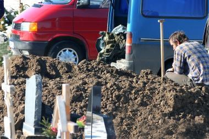 Tvarka: kapinėse kasti duobės bet kam neleidžiama.
