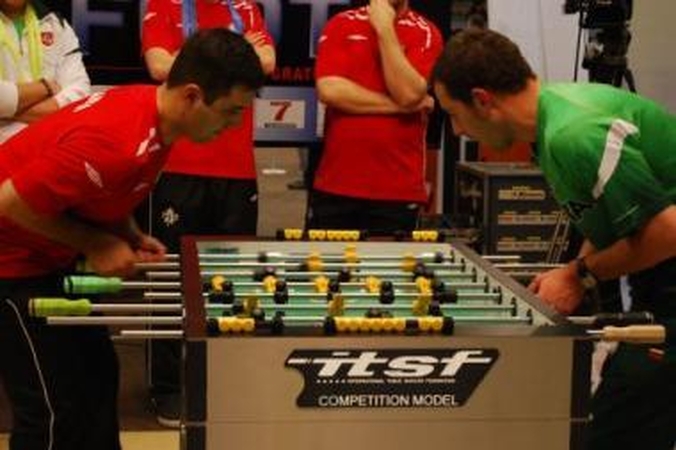 Stalo futbolo žaidėjai kojų nesušlampa