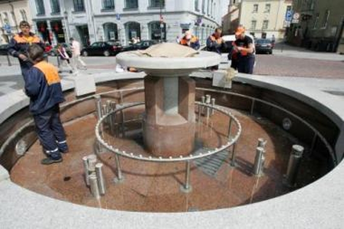 Trikdžiai: fontaną įjungti susivėlinta ne dėl techninių, bet dėl finansinių kliūčių.