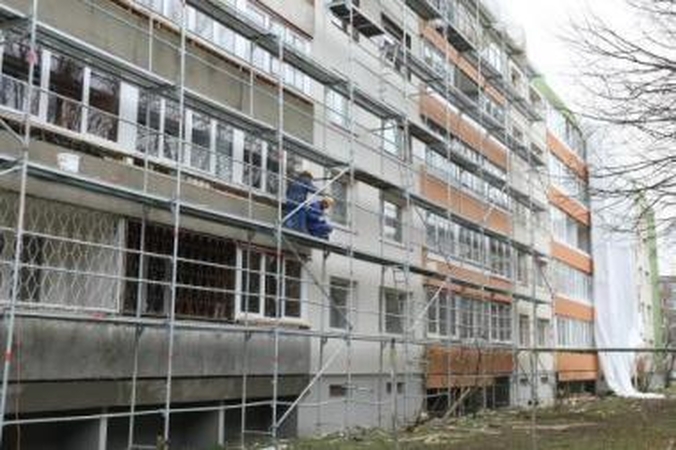 Palanku: sumažėjus statybinių medžiagų bei darbų kainoms, specialistai ragina gyventojus suskubti renovuoti senus daugiabučius.