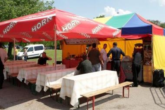 Užklupo: Valstybinės darbo inspekcijos pareigūnus sudomino kasoje prie apžvalgos rato sėdėjęs Vokietijos pilietis.