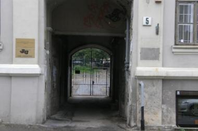 Kaimynus sukiršino nauji vartai