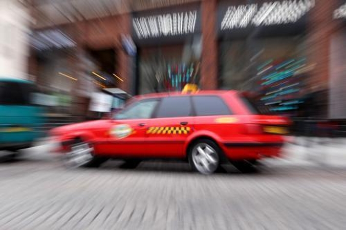 Oro uostas tramdys taksistus