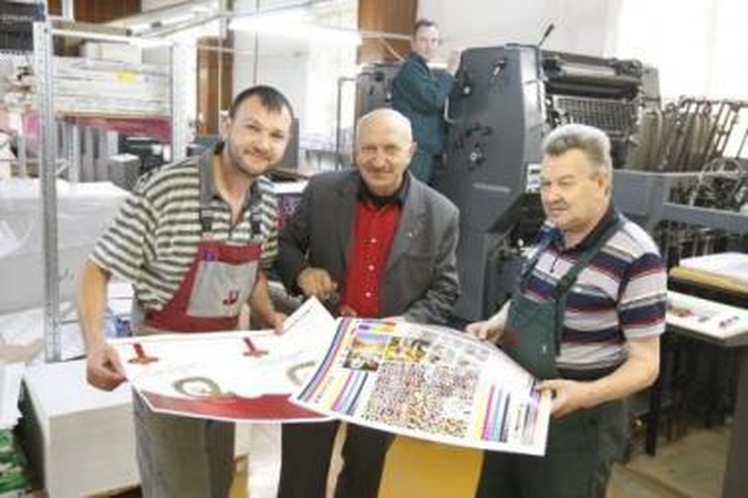 Pozicija: S.Jokužys neturi atskiro kabineto ir dirba kartu su kolegomis.