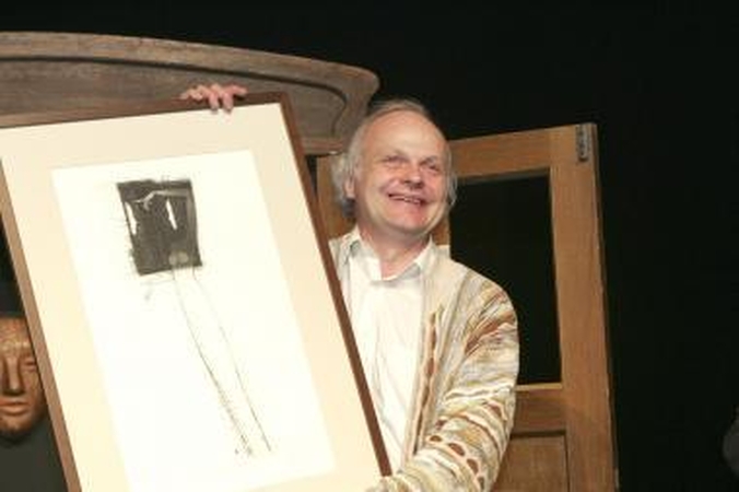 Talentas: publikos ir profesionalų žiuri simpatijų sulaukė rusas S.Barkovskis, scenoje susigrūmęs su netikėtai sulūžusia spinta, tačiau aktoriniu talentu sugebėjęs situaciją...