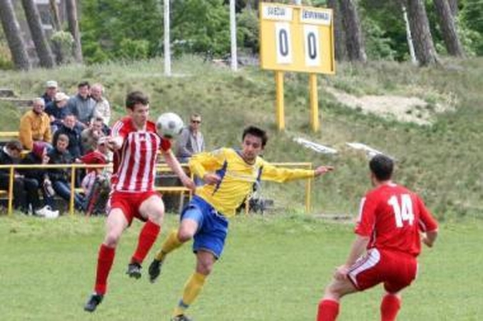 Išbandymas: buvusiems A lygos senbuviams "Kaunui" ir "Atlantui" šį sezoną teko žaisti kukliuose provincijos stadionuose.