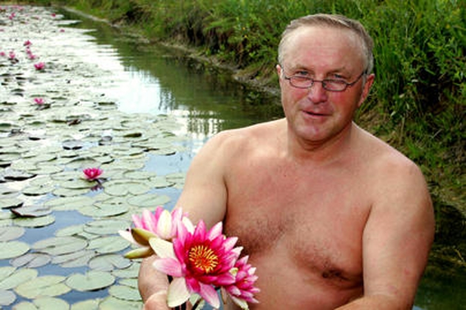 Vandens lelijų karalius savo laimę surado baloje