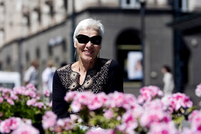 Poetės gyvenimas - dviejuose pasauliuose ir kultūrose