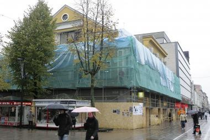 Prie Laisvės alėjos fontano padaugėjo statybų