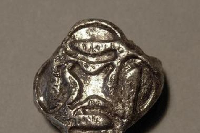 Juvelyrika: gausybė XIII–XIV a. radinių Lietuvoje puošti svastikomis.