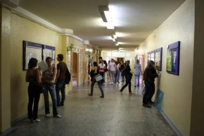 Ketinimai: suaugusieji patvirtina, kad mokinių mokymosi krūvis yra didelis, bet nori pridėti dar vieną naują discipliną.