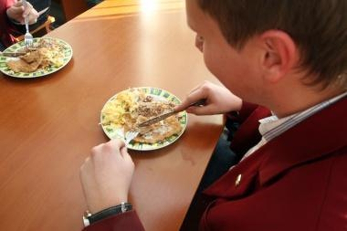 Nuostolis: virš tūkstančio mokinių neteks galimybės rytais pusryčiauti mokykloje.