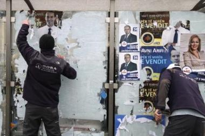 Nesėkmė: pirmieji rinkimai po to, kai buvo atgauta nepriklausomybė, į etniškai susiskaldžiusį Kosovą ramybės neatnešė.
