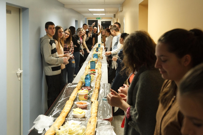 VDU studentai gamino ilgiausią sumuštinį