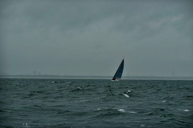 Regata buriuotojus pasitiko rudeniškai sudėtingomis sąlygomis
