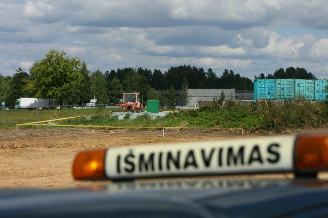 Palemone darbininkas iškasė karo laikų prieštankinę miną 