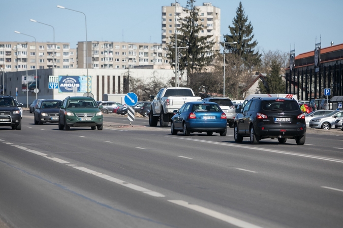 Ukmergės gatvėje naikinamas dar vienas kairysis posūkis