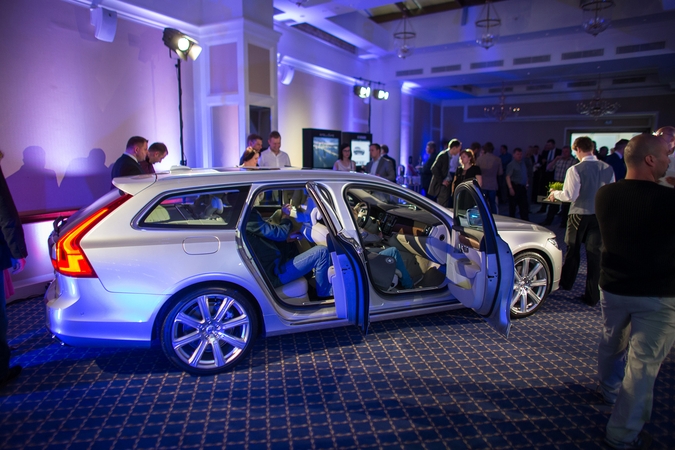 Lietuviai pirmieji Baltijos šalyse išvydo naujuosius „Volvo“ modelius