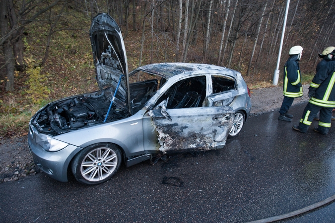Užsiliepsnojęs BMW
