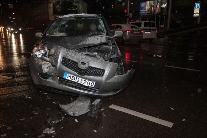 Senamiestyje susidūrė "Hyundai" ir "Toyota", dvi merginos išvežtos į Klinikas