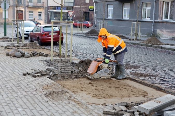 K. Donelaičio gatvėje tvarkomi šaligatviai